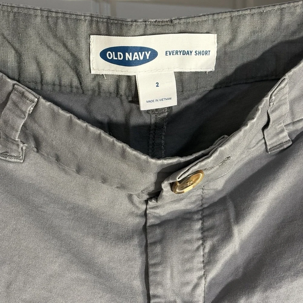 Old‎ Navy Shorts Women's 2 Gray Twill Low-Rise Flat-Front 29x7-Measured Casual